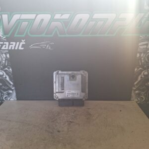 BMW 1 F20 2.0D 135kw 2014 motorni računalnik ecu 8582279