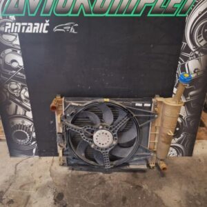 Fiat 500 1.2 51kw 2008 hladilnik z ventilatorjem 878300600
