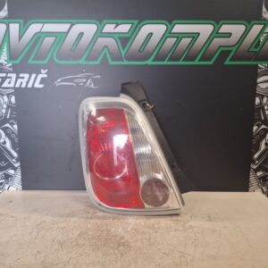 Fiat 500 1.4 74kw 2008 zadnja leva luč 27043101