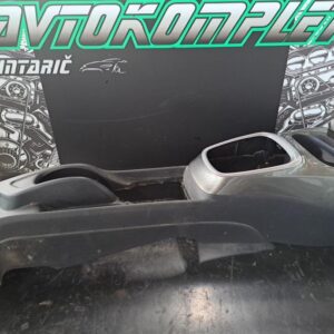 Toyota Yaris 2016 konzola naslon 589110d340