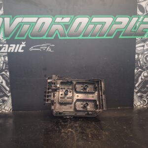 Opel Astra K 2016 1.6 CDTi 81 KW Škatla varovalk 39040853